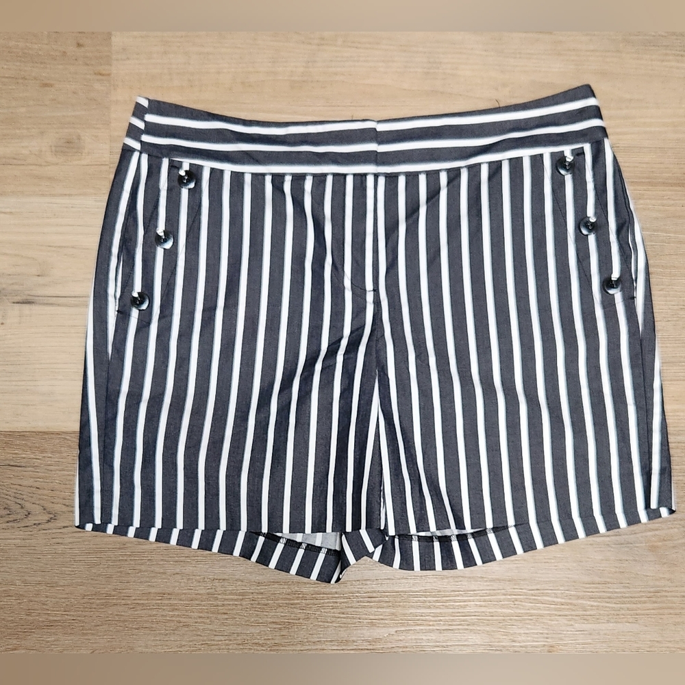 NWOT Ann Taylor Factory Dressy Shorts sz 10 Navy Striped. BIN N